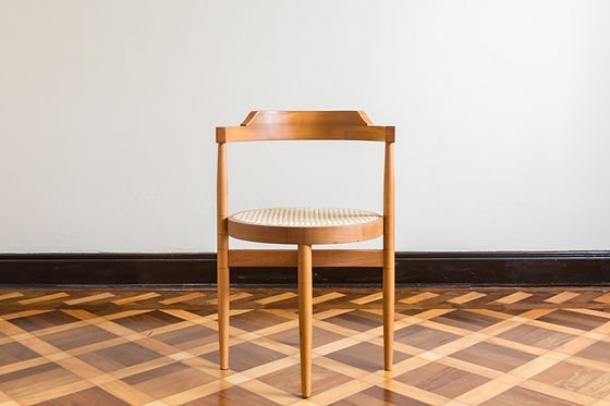 Stylish Accent Chair with Open Frame Design